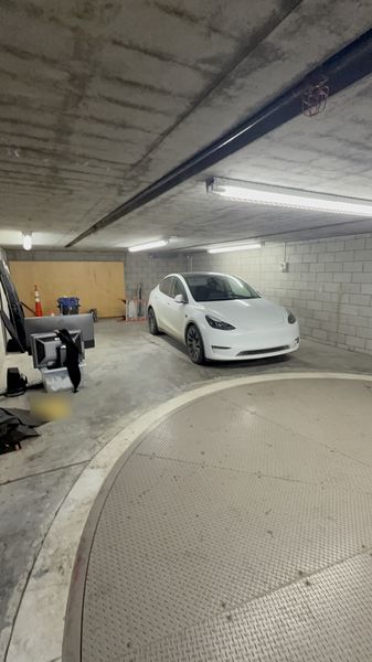 Building parking garage with a Tesla parked β Zion Electric Inc., San Leandro electrician