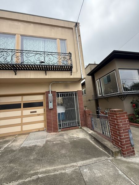 House exterior with a new meter and service conduit – Zion Electric Inc., San Leandro electrician