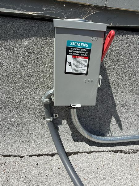 Siemens 30A AC disconnect, close-up – Zion Electric Inc., San Leandro electrician